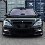 Priekinės Grotelės skirtos Mercedes-Benz W221 (09-13) su vieta distronikui, juodos blizgios