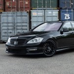 Priekinės Grotelės skirtos Mercedes-Benz W221 (09-13) su vieta distronikui, juodos blizgios