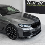 Priekinio Bamperio Pažeminimas skirtas BMW G30 / G31 LCI (21-23), juodas blizgus
