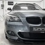 HM Priekinis Pažeminimas skirtas BMW E60 / E61 su M Tech bamperiu, juodas blizgus, V2 - SUSTIPRINTA VERSIJA