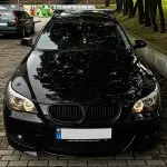M look Priekinis Bamperis skirtas BMW E60 / E61 PRE-LCI (03-07) su 24 mm PDC angomis, su tamsintais priešrūkiniais
