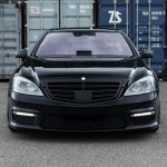 Priekinės Grotelės skirtos Mercedes-Benz W221 (09-13) su vieta distronikui, juodos blizgios