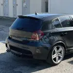 Spoileris / Stogelis ant bagažinės dangčio skirtas BMW E81 / E87, juodas blizgus