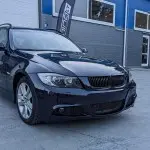 M-Pack LCI-look Priekinis Bamperis, skirtas BMW E90 / E91 PRE-LCI (05-08), su tamsintais priešrūkiniais