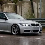 WR Priekinis Pažeminimas skirtas BMW E90 / E91 PRE-LCI (05-08) su M-Pack bamperiu, juodas blizgus