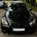 M look Priekinis Bamperis skirtas BMW E60 / E61 LCI (07-10) su 18 mm PDC angomis, su tamsintais priešrūkiniais