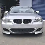 M look Priekinis Bamperis skirtas BMW E60 / E61 (03-10) be PDC angų, su tamsintais priešrūkiniais