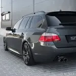 F-PERFORMANCE Poslenksčiai, komplektas skirtas BMW E60 / E61 (03-10), juodi blizgūs