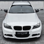 WR Priekinis Pažeminimas skirtas BMW E90 / E91 LCI M-Pack, juodas blizgus - SUSTIPRINTA VERSIJA