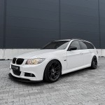 WR Priekinis Pažeminimas skirtas BMW E90 / E91 LCI M-Pack, juodas blizgus - SUSTIPRINTA VERSIJA