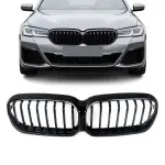 Priekinės Grotelės skirtos BMW G30 / G31 / F90 LCI (21-23), juodos blizgios