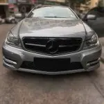 C63 išvaizdos Priekinės Grotelės skirtos Mercedes W204 / S204 / C204 (07-14), juodos blizgios