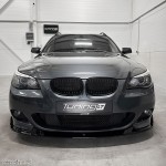 HM-style Priekinis Pažeminimas skirtas BMW E60 / E61 su M Tech bamperiu, juodas blizgus, V2 - SUSTIPRINTA VERSIJA