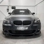 HM Priekinis Pažeminimas skirtas BMW E60 / E61 su M Tech bamperiu, juodas blizgus, V2 - SUSTIPRINTA VERSIJA