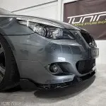HM Priekinis Pažeminimas skirtas BMW E60 / E61 su M Tech bamperiu, juodas blizgus, V2 - SUSTIPRINTA VERSIJA