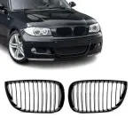 Priekinės Grotelės, komplektas skirtas BMW E81 / E87, juodos blizgios