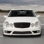 Priekinės Grotelės skirtos Mercedes-Benz W211 facelift (06-09), juodos blizgios