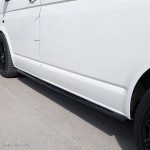 MX Poslenksčiai / Slenksčių Apdailos, komplektas skirtas VW T5 / T5.1 / T6 / T6.1 su trumpa baze, juodi blizgūs