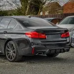 Performance Paketas su M5 išvaizdos Difuzoriumi skirtas BMW G30 / G31 PRELCI (17-20) su M-Pack, juodas blizgus