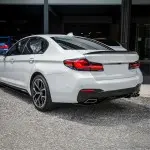 Performance Paketas skirtas BMW G30 / G31 LCI (21-23) su M-Pack, juodas blizgus