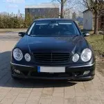 Priekinės Grotelės skirtos Mercedes-Benz W211 / S211 pre-facelift (03-06), juodos blizgios