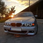 Priekinis M Bamperis skirtas BMW E39, be PDC, be apiplovimų angų, su tamsintais priešrūkiniais