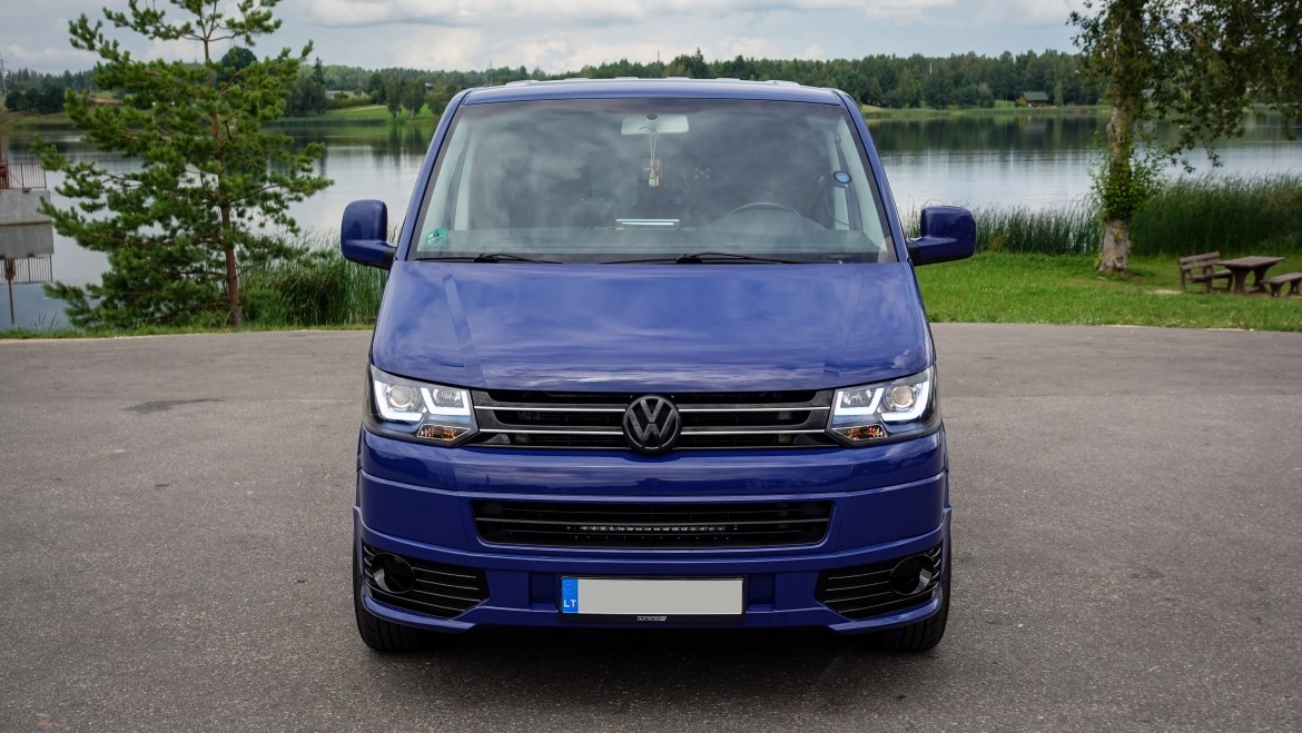 Sumontuotas mūsų VW T5.1 Sportline Pažeminimas ir LED Žibintai