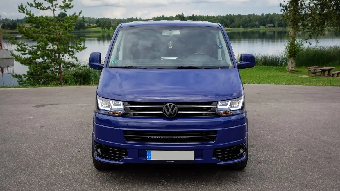 Sumontuotas mūsų VW T5.1 Sportline Pažeminimas ir LED Žibintai